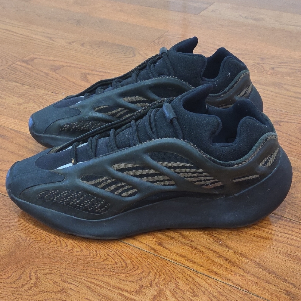 Yeezy Men's Black and Brown Low-Top Sneaker